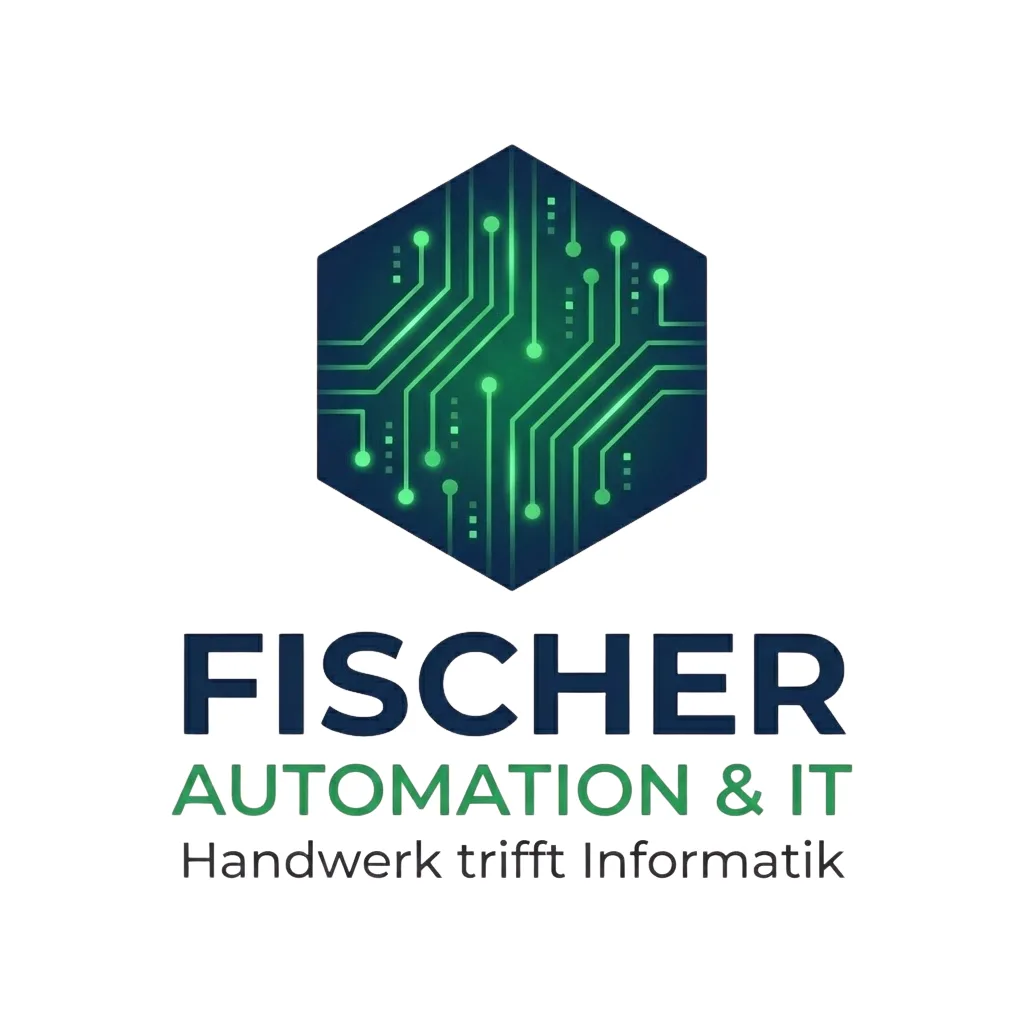 Quadratisches Logo-Icon von Fischer Automation & IT: Ein dunkelblaues Sechseck transformiert sich in grüne digitale Schaltkreise – Symbol für die Verschmelzung von Handwerk und moderner IT.